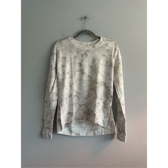 Athleta Boaster Luxe Printed Sweatshirt in Chakra Floral Bluff Grey Size XXS - Picture 4 of 9